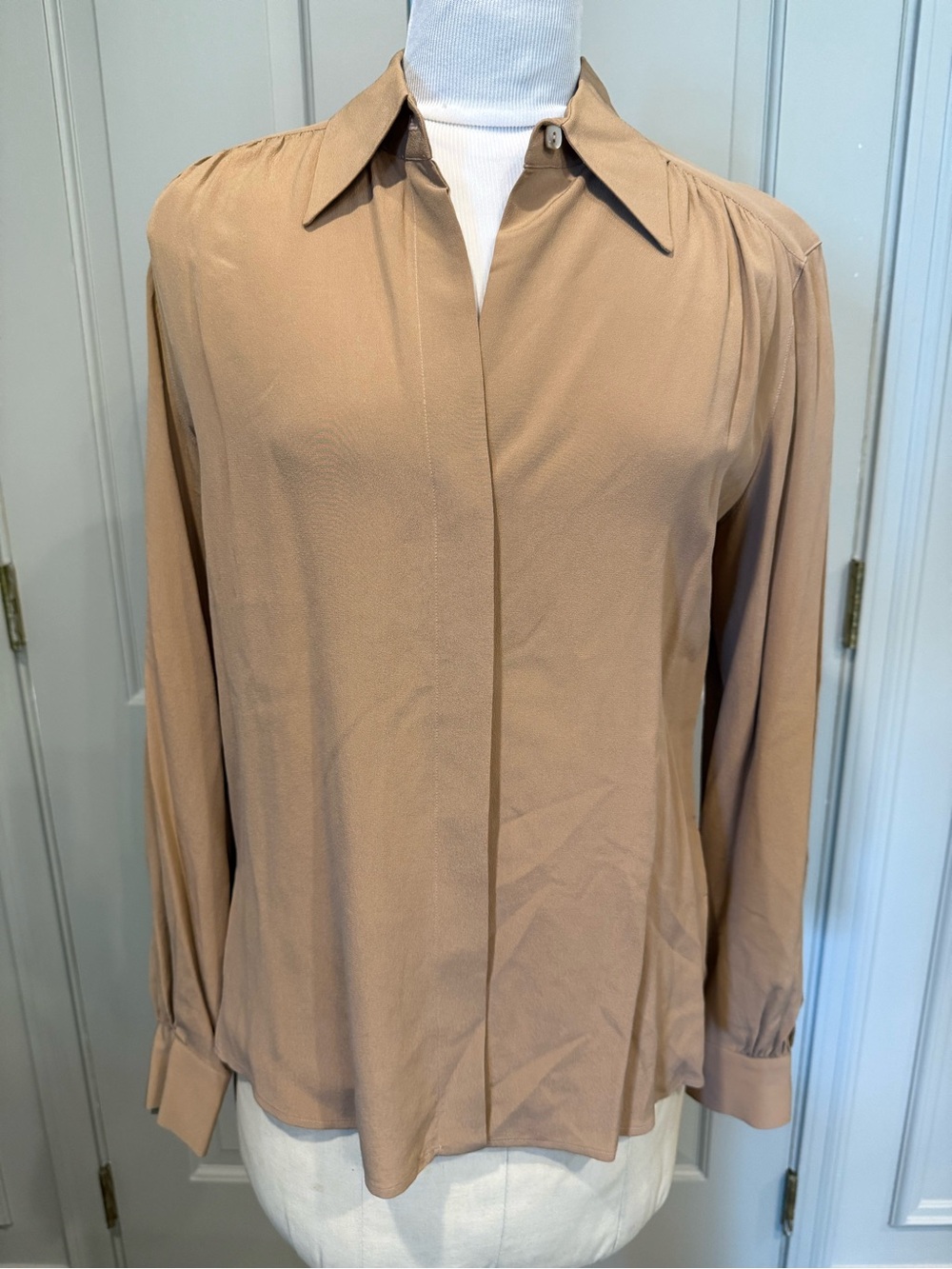 Max Mara Silk Satin Women's Blouse Size 8 Taupe Camel Brown EUC